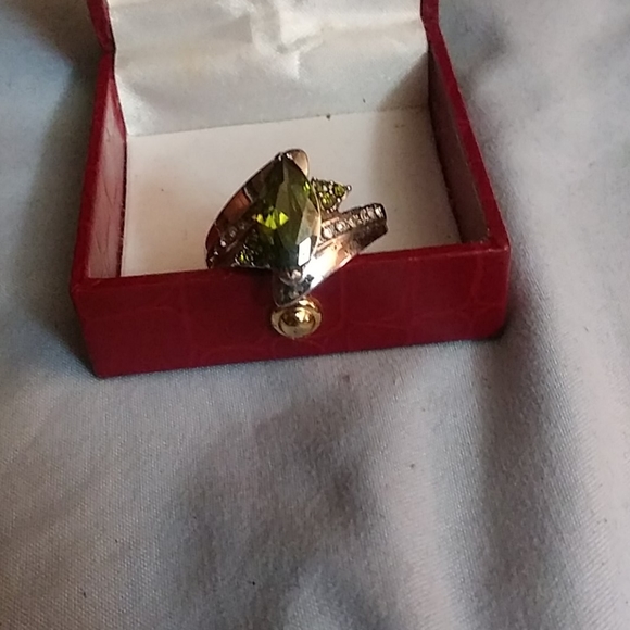 Emerald Ring - Picture 2 of 2